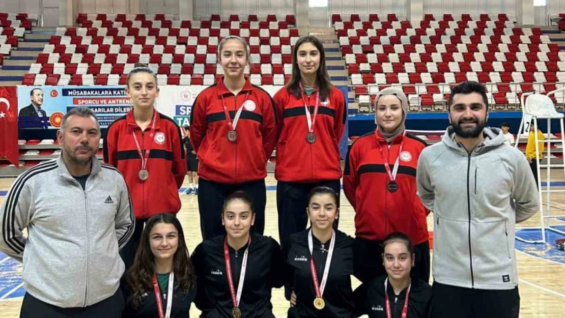 Erzincanlı badmintoncular Ağrı'dan başarıyla döndüler