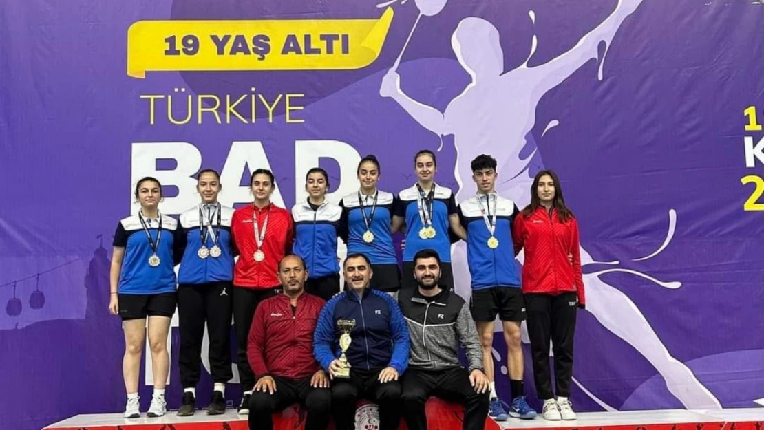 Erzincanlı badmintoncular, Samsun'dan madalyalarla döndüler