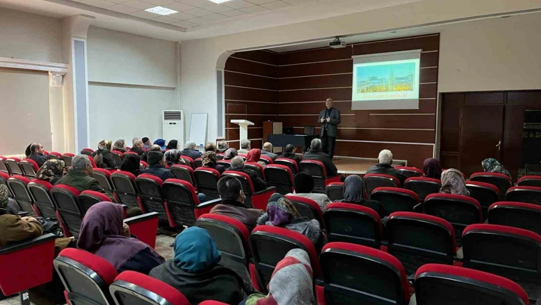 Erzincanlı umrecilere eğitim semineri