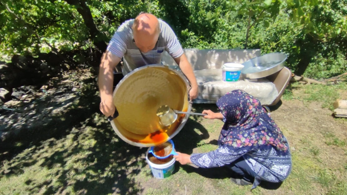 Erzurum'da dutun pekmez ve pestile yolculuğu sürüyor