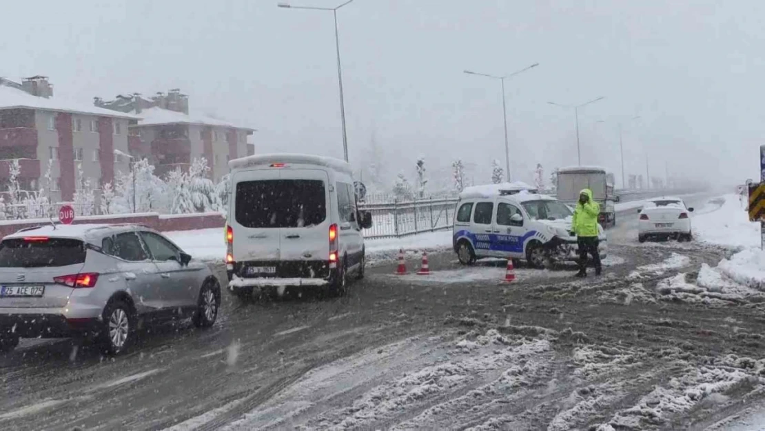 Erzurum'da kar esareti