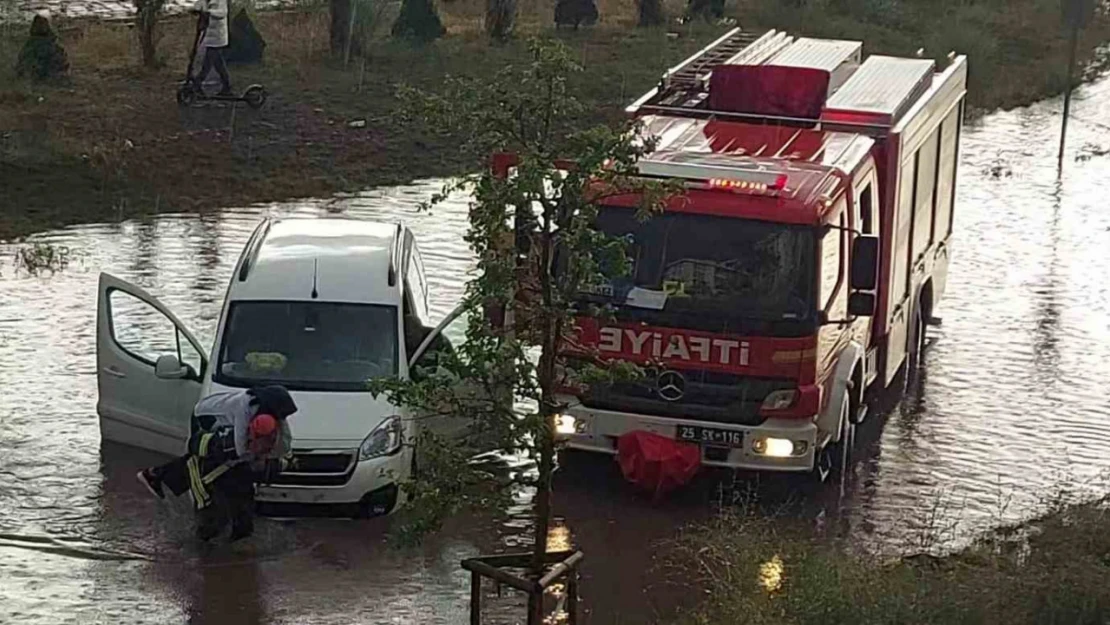 Erzurum'da sağanak hayatı durma noktasına getirdi