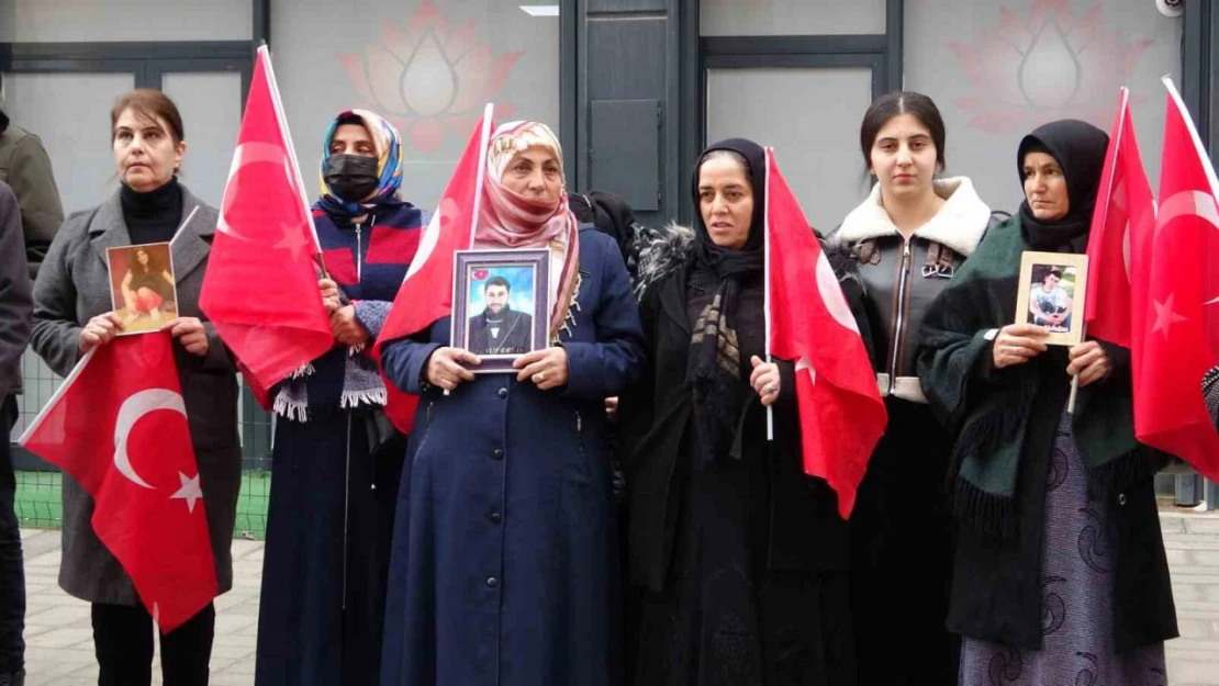 Evlat nöbetindeki anne: 'Çocuklarımızı kaybettiğimiz HDP kapısında istiyoruz'