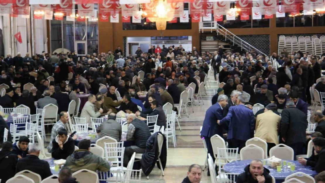 Fatih Erbakan, Muş'ta vatandaşlarla iftarda buluştu