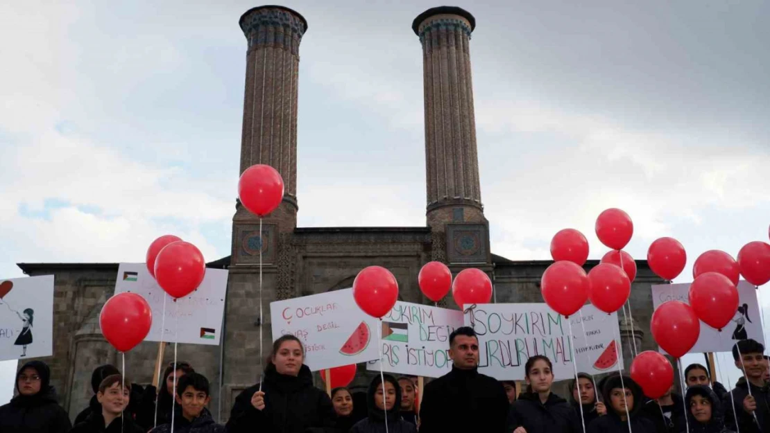 Filistinli çocuklara destek için balon uçurdular