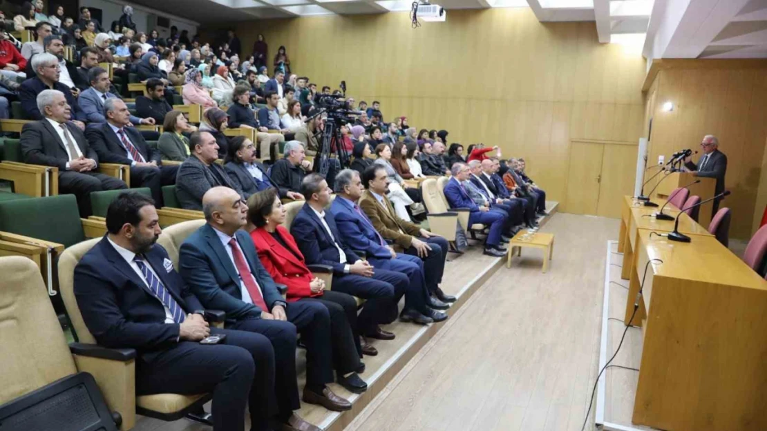 FÜ'de Cumhuriyet Bayramı nedeniyle konferans düzenlendi