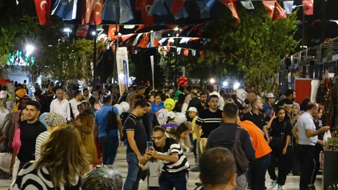 GastroAntep Kültür Yolu Festivali'nde ziyaretçi yoğunluğu yaşanıyor