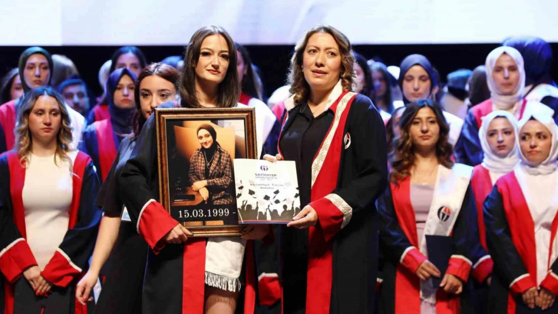 GAÜN'de Sağlık Bilimleri Fakültesi mezuniyet töreni düzenlendi