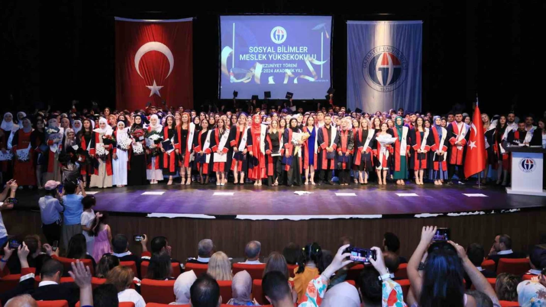 GAÜN Sosyal Bilimler MYO'da diploma heyecanı