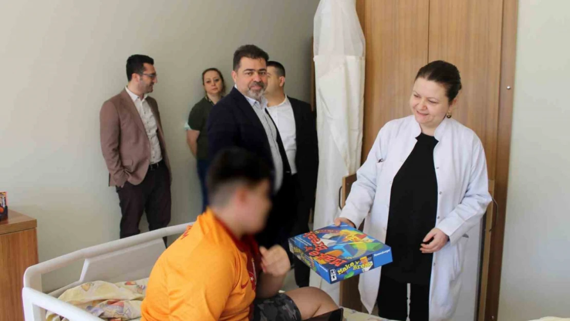 GAÜN Yönetiminden Hastanede tedavi gören çocuklara bayram ziyareti