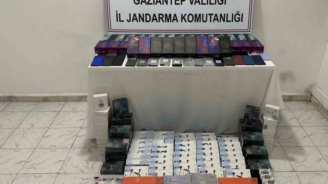 Gaziantep'te 1 milyon TL değerinde telefon ve aksesuar ele geçirildi