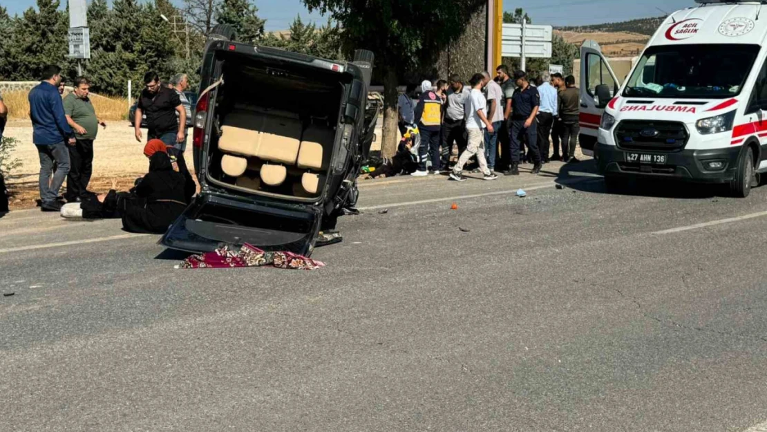 Gaziantep'te 2 hafif ticari araç çarpıştı: 5 yaralı