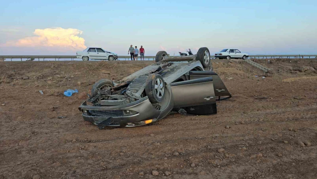 Gaziantep'te çarpışan 2 otomobilden biri takla attı: 4 yaralı