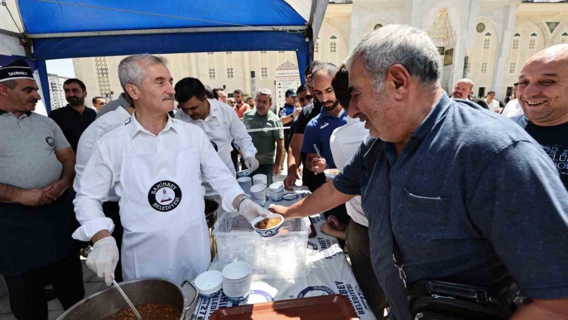 Gaziantep'te her gün 12 bin kişiye aşure ikram ediliyor