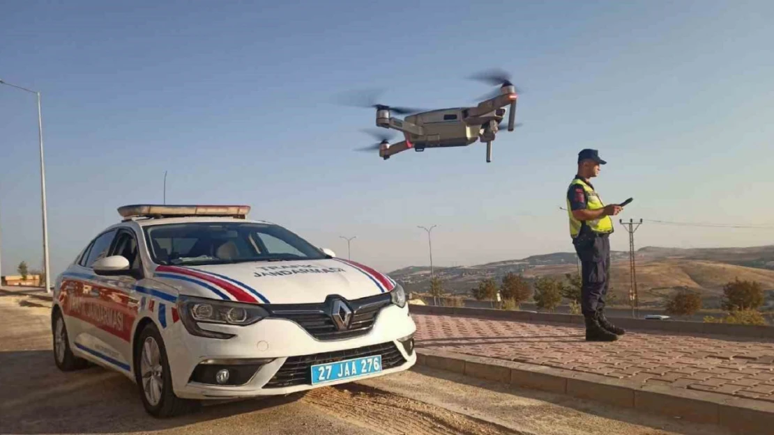 Gaziantep'te jandarmadan drone destekli trafik denetimi