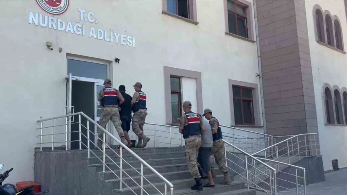 Gaziantep'te kaçak göçmen organizatörü 2 şahıs tutuklandı