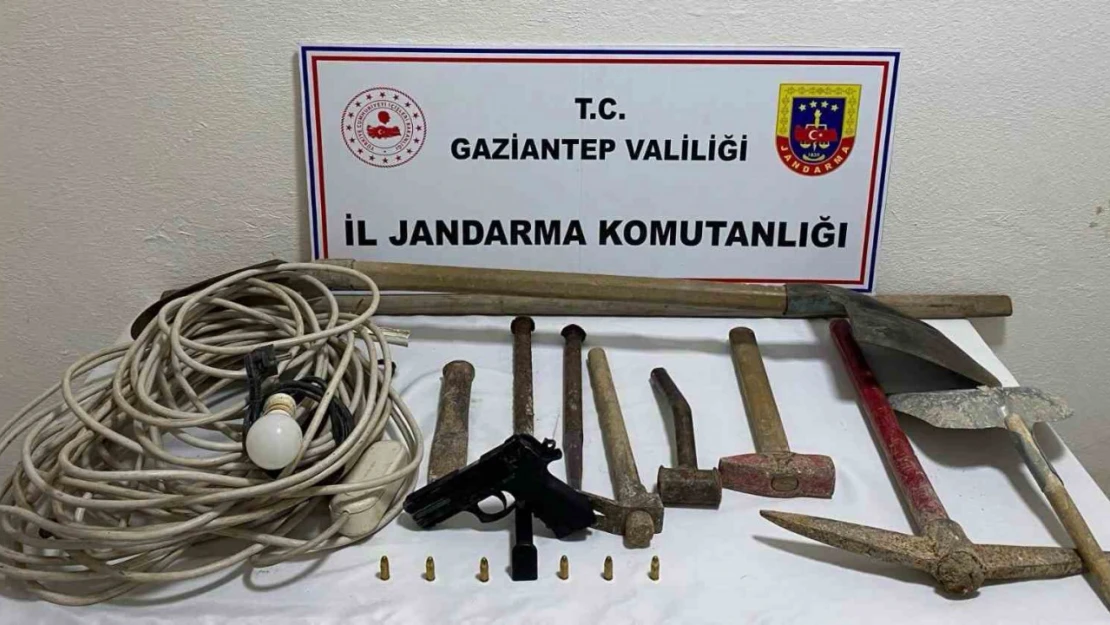 Gaziantep'te kaçak kazı yapan 4 şüpheli yakalandı