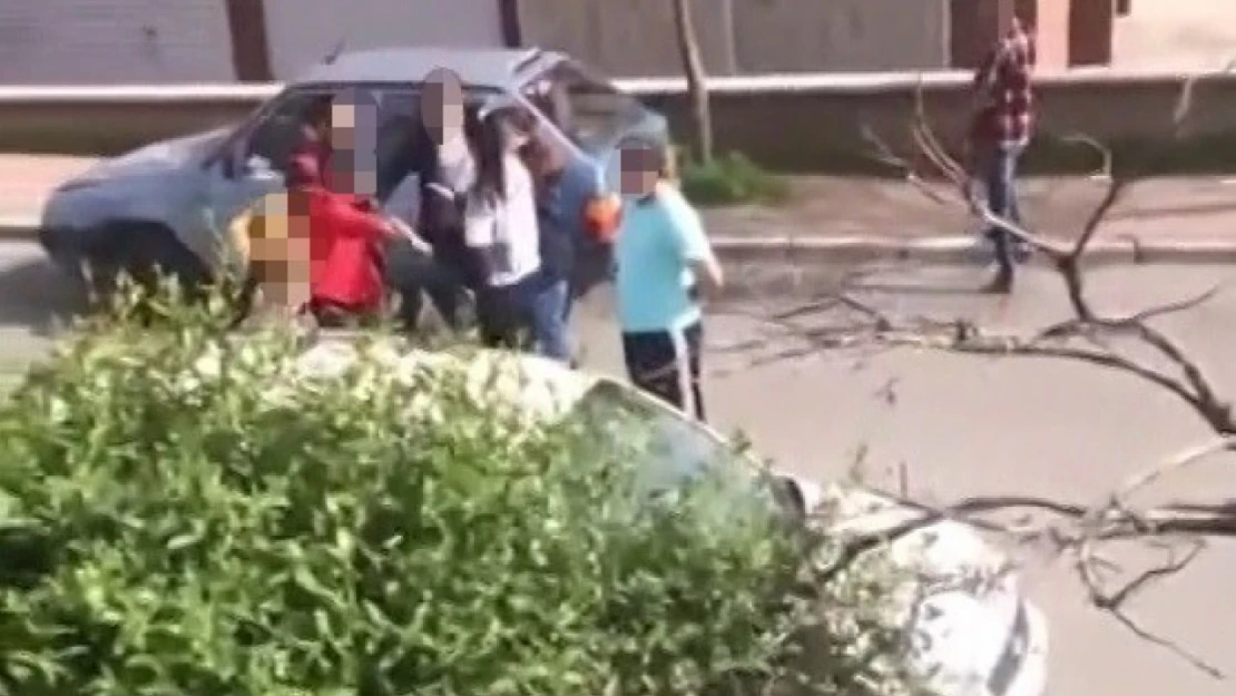 Gaziantep'te kadınların bıçaklı sopalı kavgası kameraya yansıdı