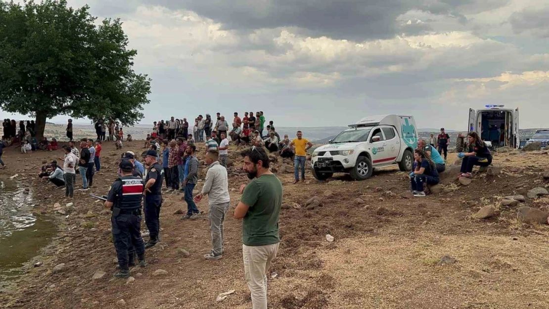 Gaziantep'te serinlemek için suya giren 3 kişiden 1'i boğulurken, 2 kişiyi arama çalışmaları sürüyor