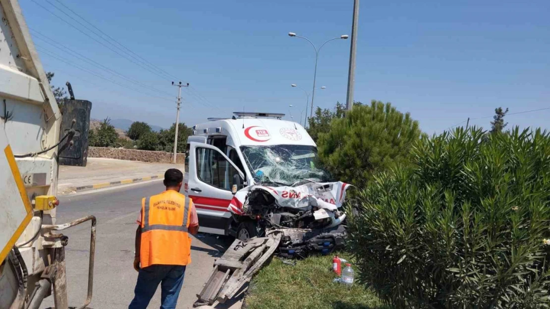 Gaziantep'te vakadan dönen ambulans tankere çarptı: 3 sağlıkçı yaralı