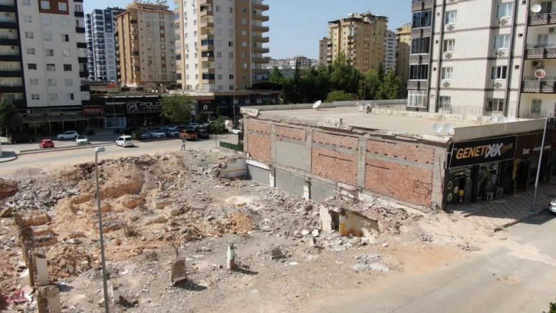 Gaziantep'teki depremde yıkılan ve 49 kişinin ölümüne neden olan 11 katlı Emre Apartmanı davası görüldü