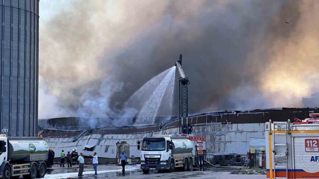 Gaziantep'teki yangına müdahale sürüyor