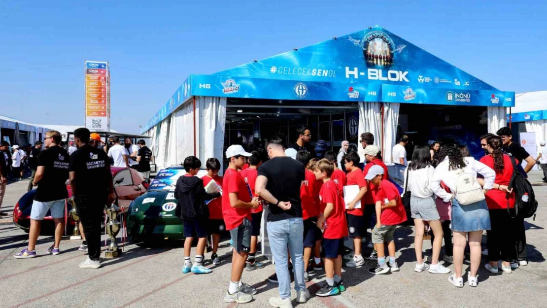 Gaziantep Üniversitesi'nin ödüllü projeleri TEKNOFEST ziyaretçileriyle buluştu