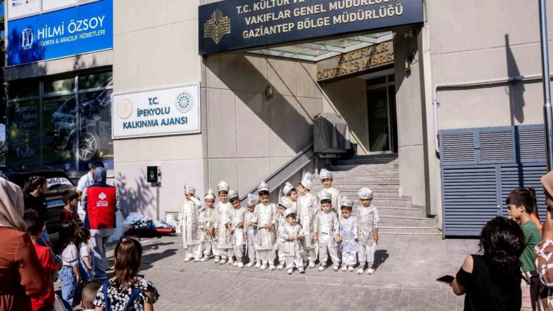 Gaziantep Vakıflar Bölge Müdürlüğü 20 çocuğu sünnet ettirdi