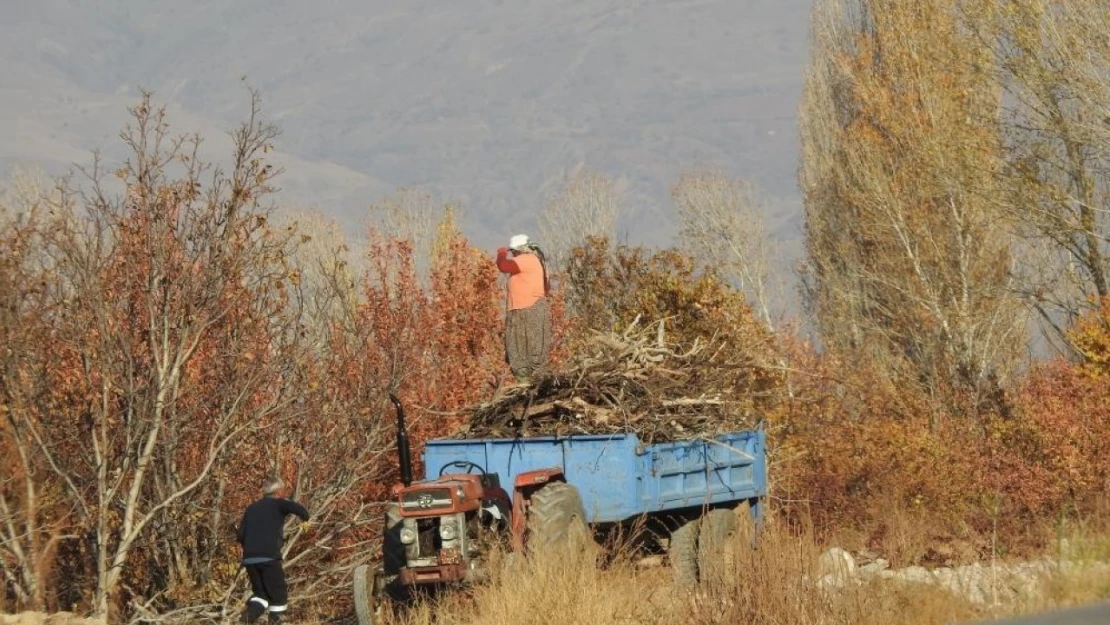 Geceleri soğuk havanın hâkim olduğu Erzincan'da kışa hazırlık hız kazandı