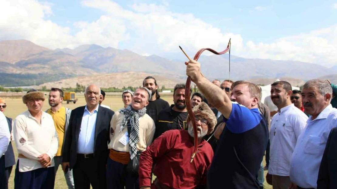 Geleneksel Türk Okçuluğu Şampiyonası Erzincan'da düzenlendi