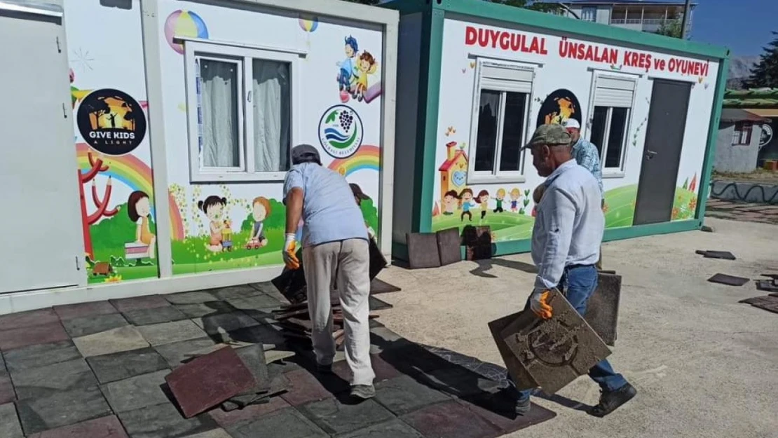 Gölbaşı'nda parklara çevre düzenlemesi yapılıyor