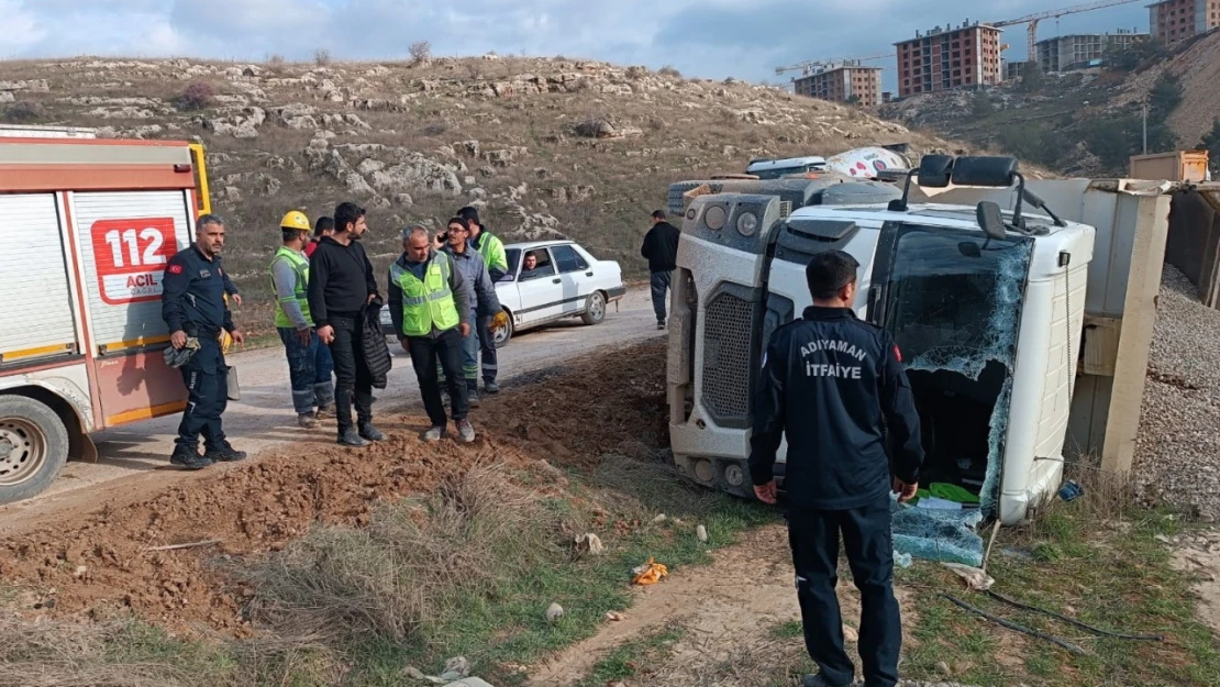 Hafriyat yüklü kamyon devrildi: 1 yaralı