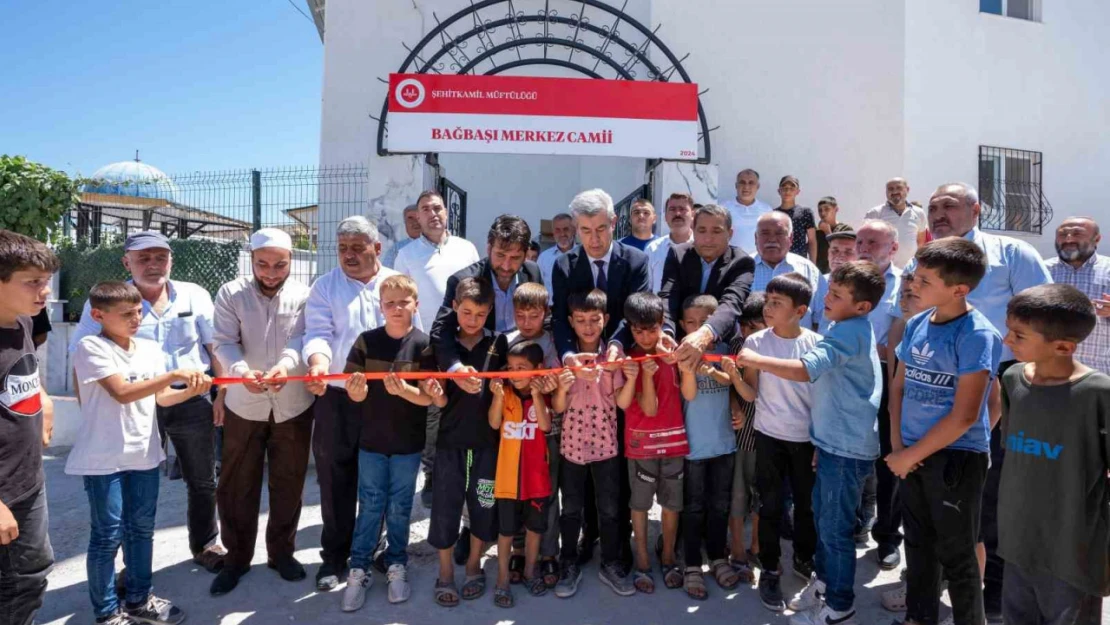 Hasarlı cami imece usulüyle yeniden ibadete açıldı