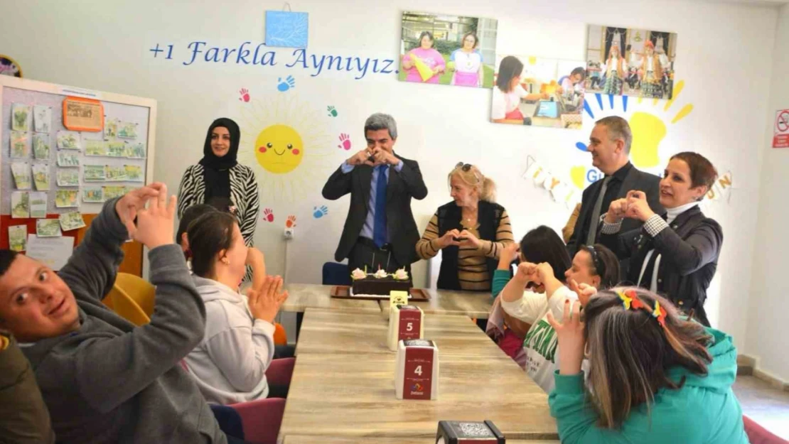 Hem sosyalleşiyorlar hem de iş hayatına katılıyorlar
