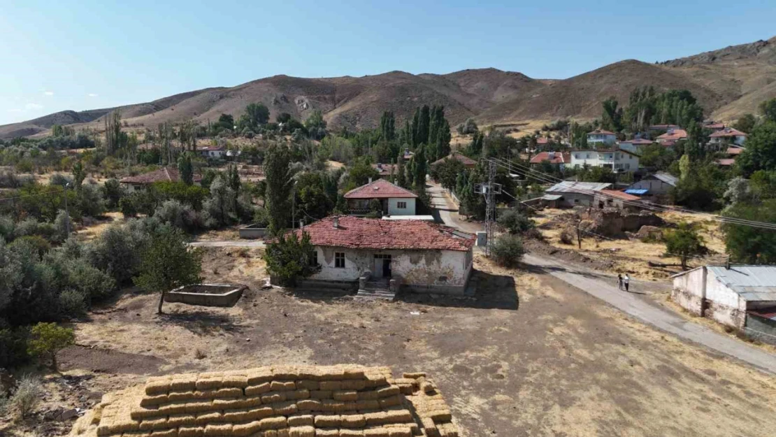 Her yanında Yazıcıoğlu'nun hatıraları var, restore edilerek yeniden eğitime kazandırılması isteniyor