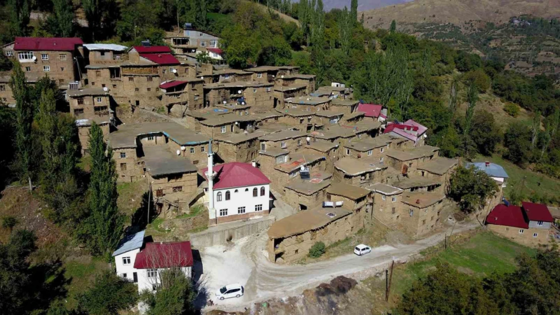 Hizan'ın taş evleri her mevsim ayrı bir güzel