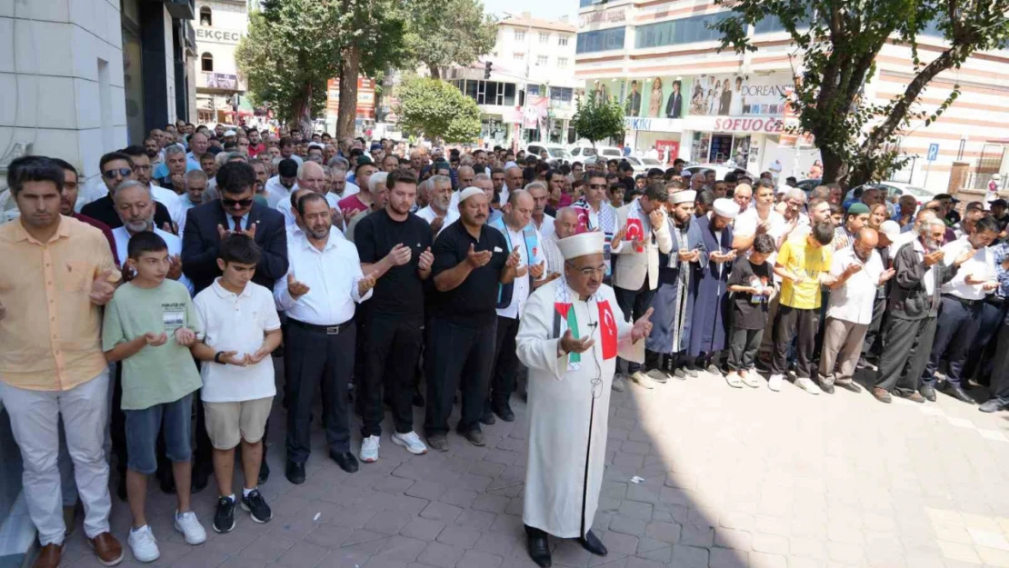 Iğdır'da Cuma namazı sonrası İsmail Haniye için gıyabi cenaze namazı kılındı