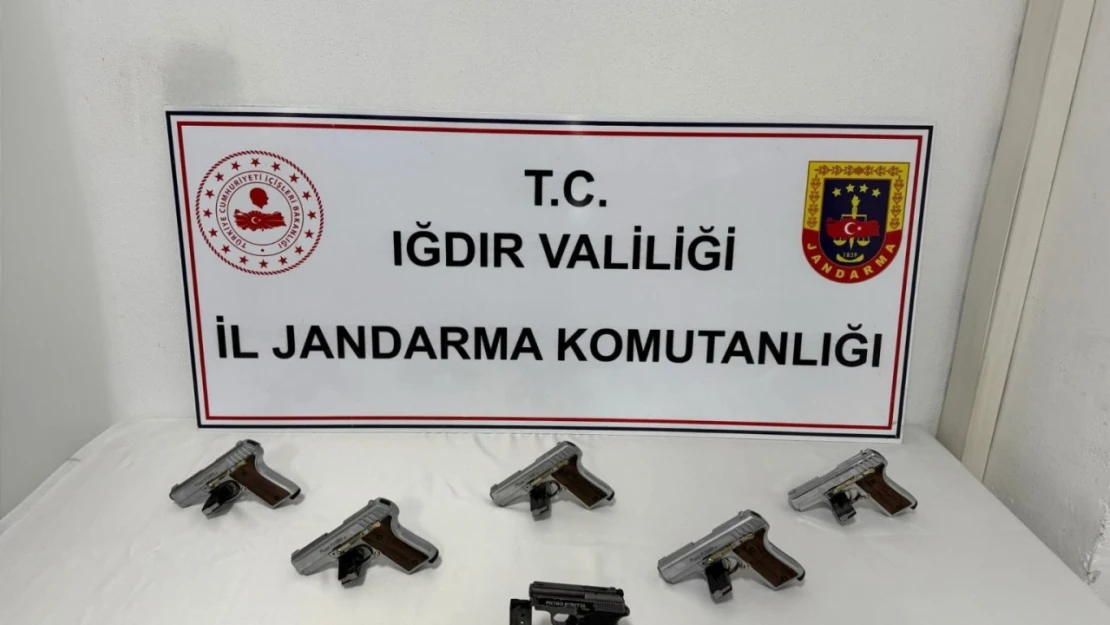 Iğdır'daki kaçakçılık operasyonunda 6 tabanca ele geçirildi