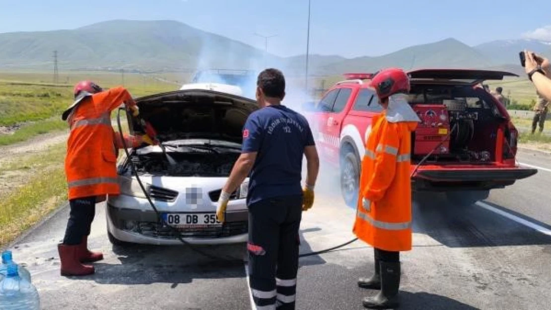 Iğdır-Doğubayazıt yolu üzerinde araçta çıkan yangın itfaiye ekipleri tarafından kontrol altına alındı