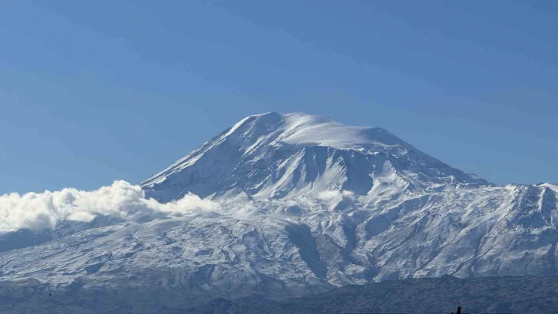 Iğdır'ın yüksek kesimlerine mevsimin ilk karı düştü