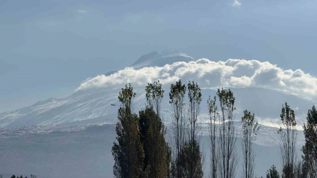 Iğdır ovasını çevreleyen dağlar yeniden beyaza büründü