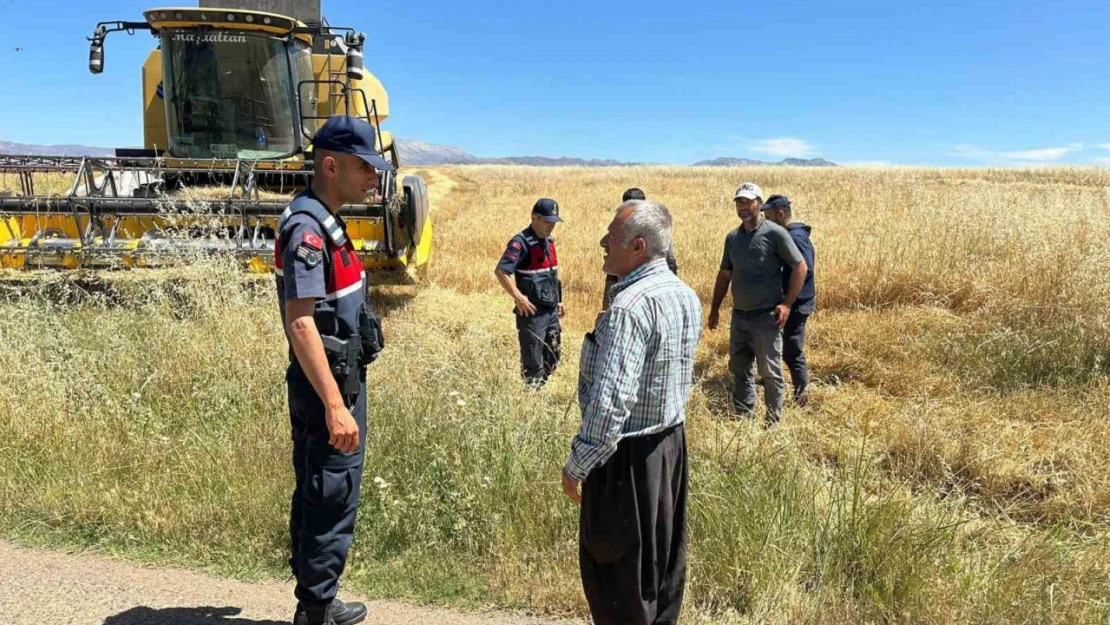 Jandarma ekipleri çiftçileri yangınlara karşı bilgilendirdi