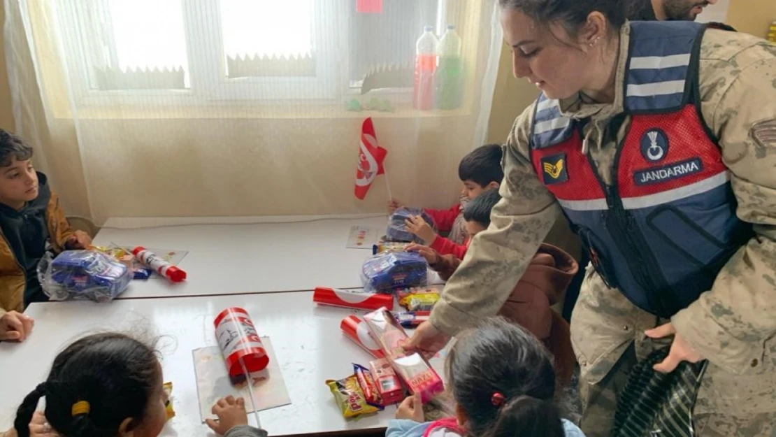 Jandarmadan ilkokul öğrencilerine 'Mahremiyet' eğitimi