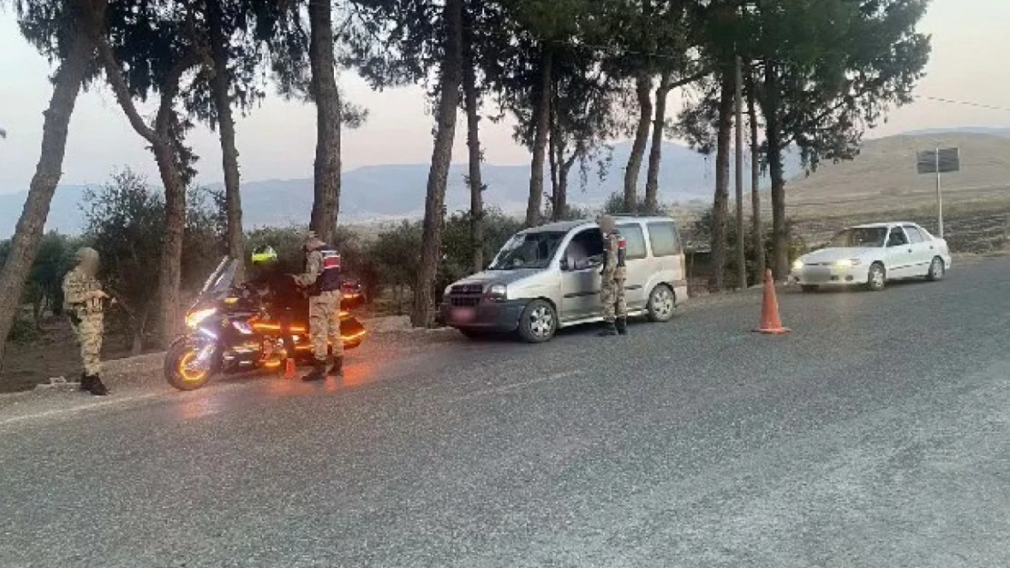 Jandarmanın 3 aylık uygulamalarında aranan 3 bin 458 kişi yakalandı