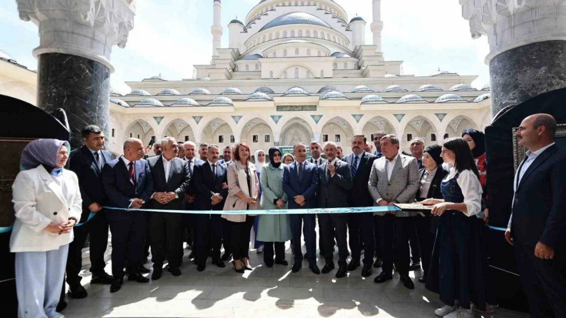 Kadınların el emekleri Şahinbey Millet Camii ve Külliyesi'nde sergilendi