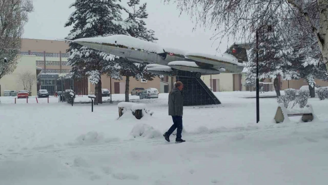 Kar Erzurum'u adeta esir aldı