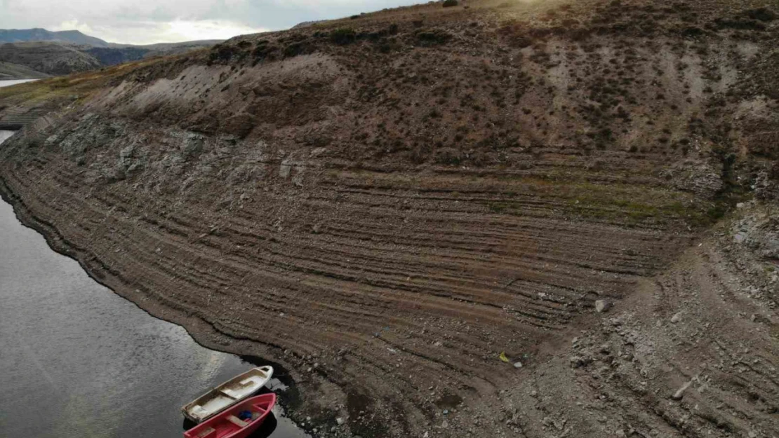 Kars'ta baraj suları 40 metre çekildi