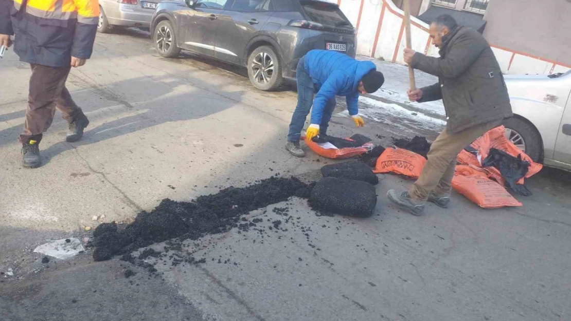 Kars'ta bozulan yollar yapılıyor