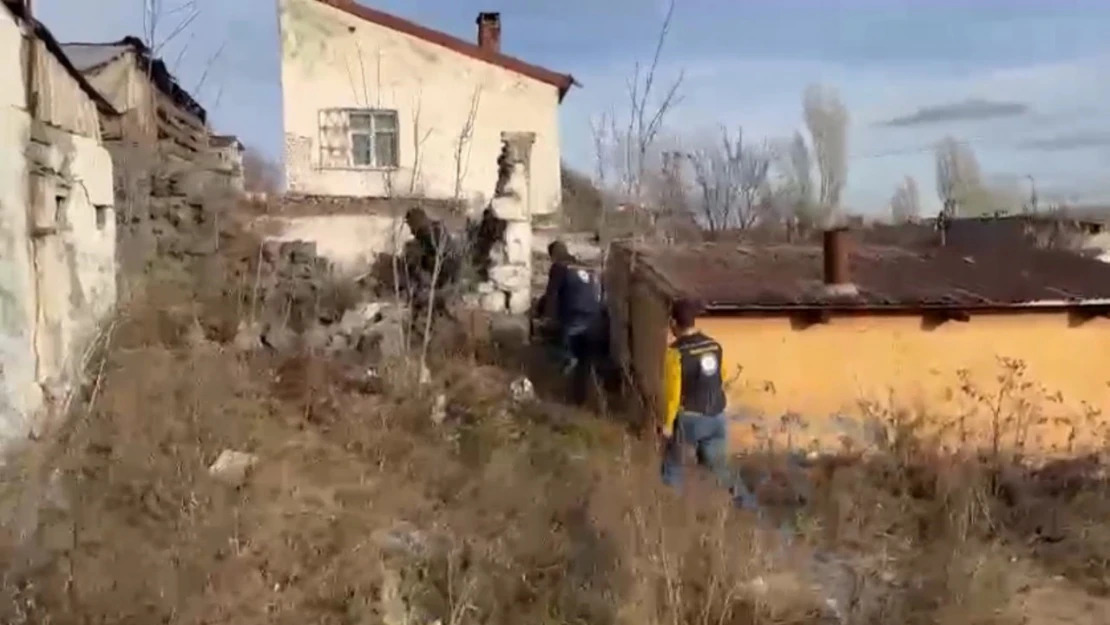 Kars'ta düzensiz göçmenler kaçtı, polis kovaladı