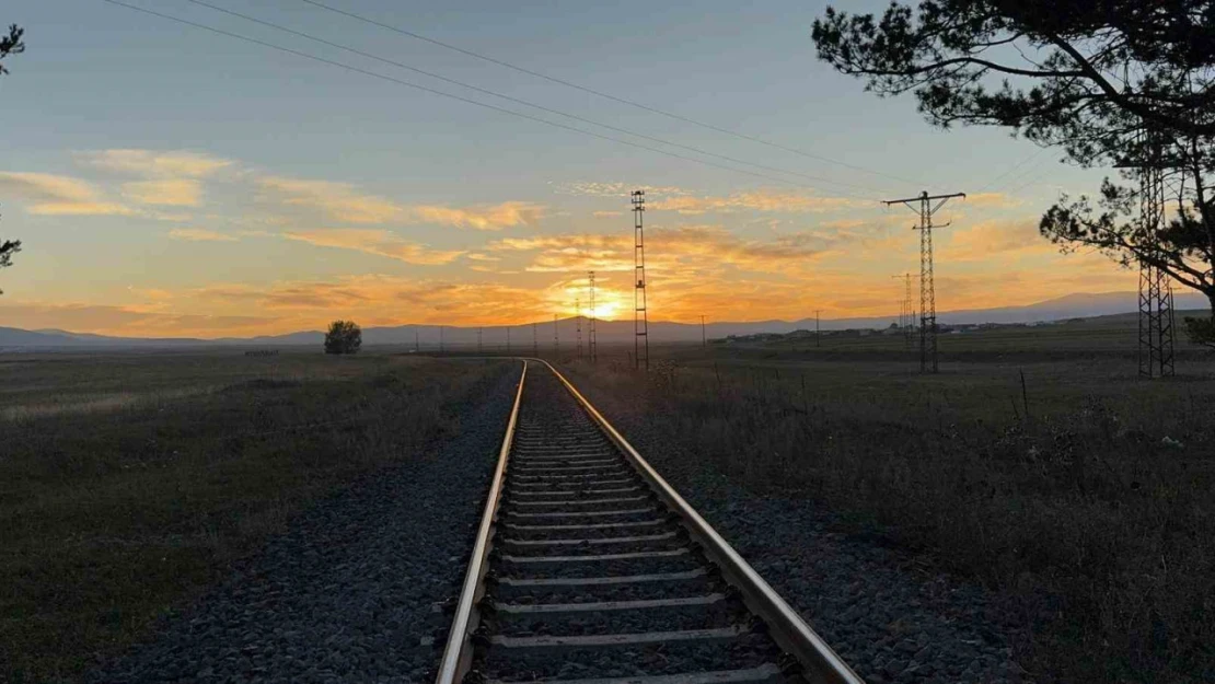 Kars'ta gün batımı kartpostallık görüntüler ortaya çıkardı